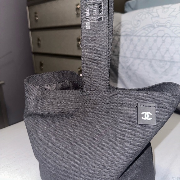 Bags and Ribbon - Picture 5 of 14